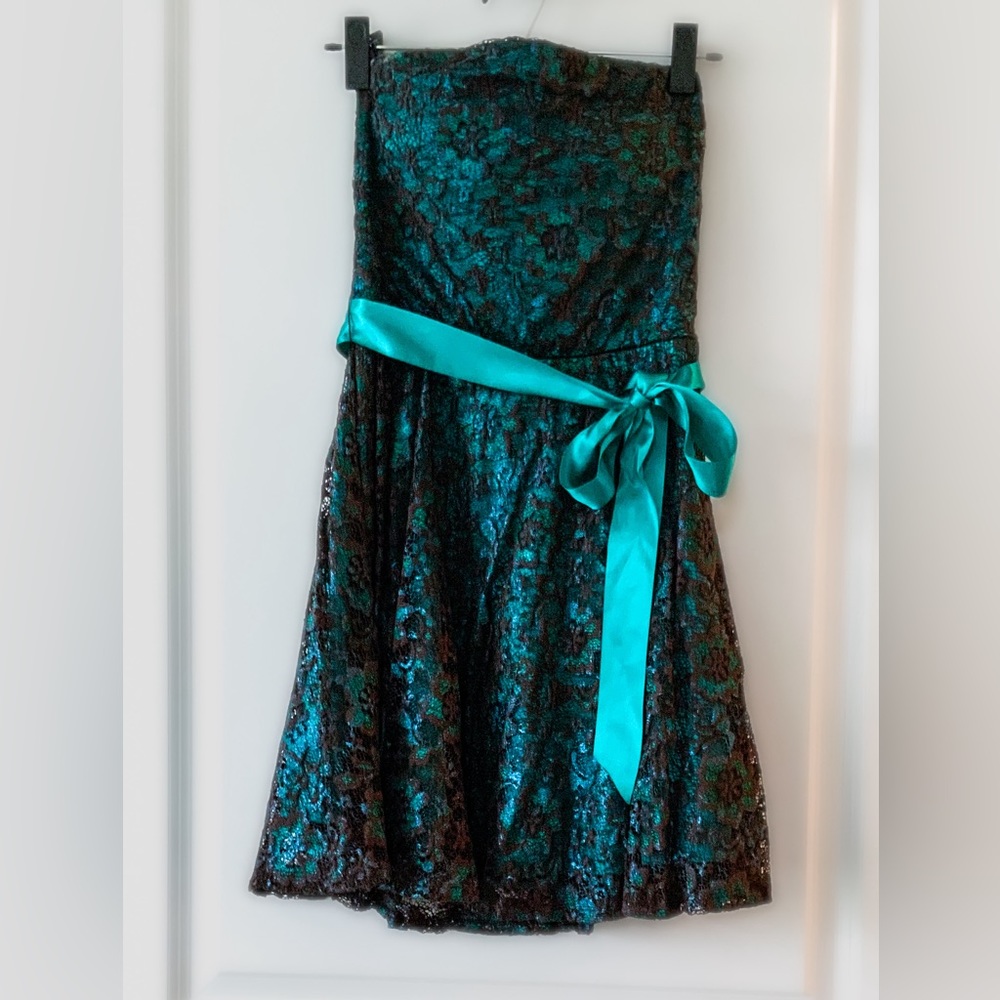 Juniors Homecoming/Prom Sleeveless Lace dress. Teal/Brown